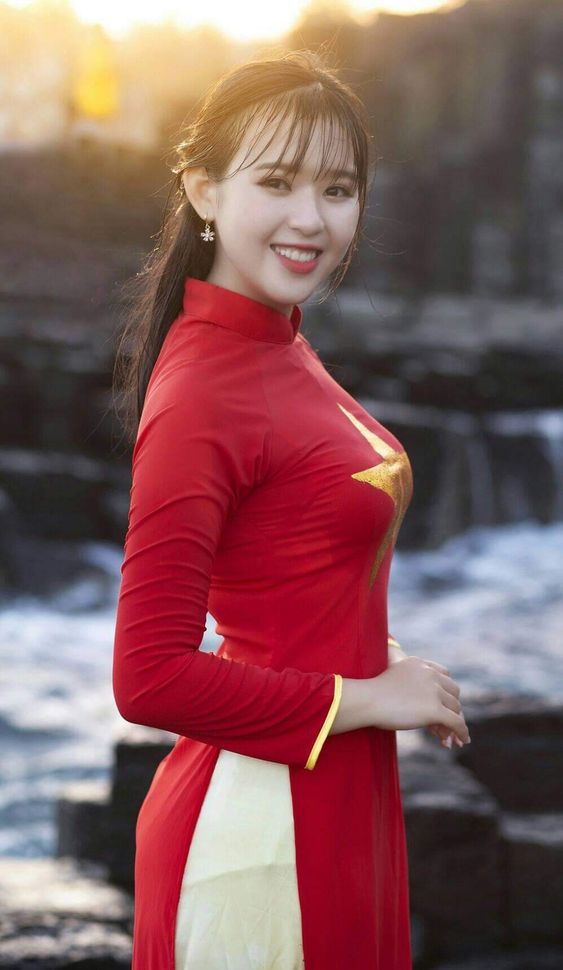 Hot girl Việt Nam với sự quyến rũ và nét đẹp rực rỡ luôn thu hút sự chú ý của các bạn trẻ. Hãy xem hình ảnh liên quan để nhìn thấy sức hút đó.
