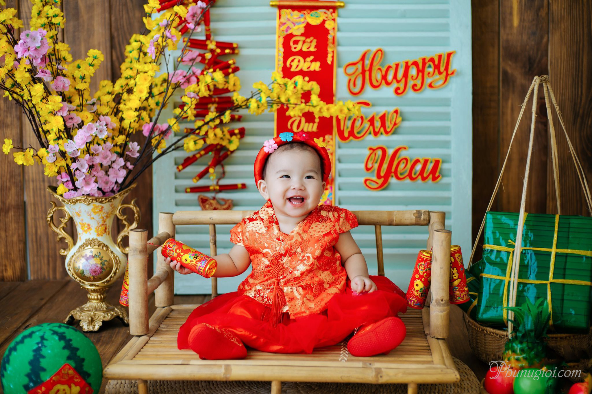 Tết Nguyên đán: Tết Nguyên Đán được xem là lễ hội quan trọng nhất trong năm của người Việt Nam. Thoải mái thưởng thức những món ăn truyền thống, chụp những bức ảnh tuyệt đẹp về nơi cư trú hoặc gia đình để lưu giữ những kỷ niệm khó quên trong dịp lễ này.