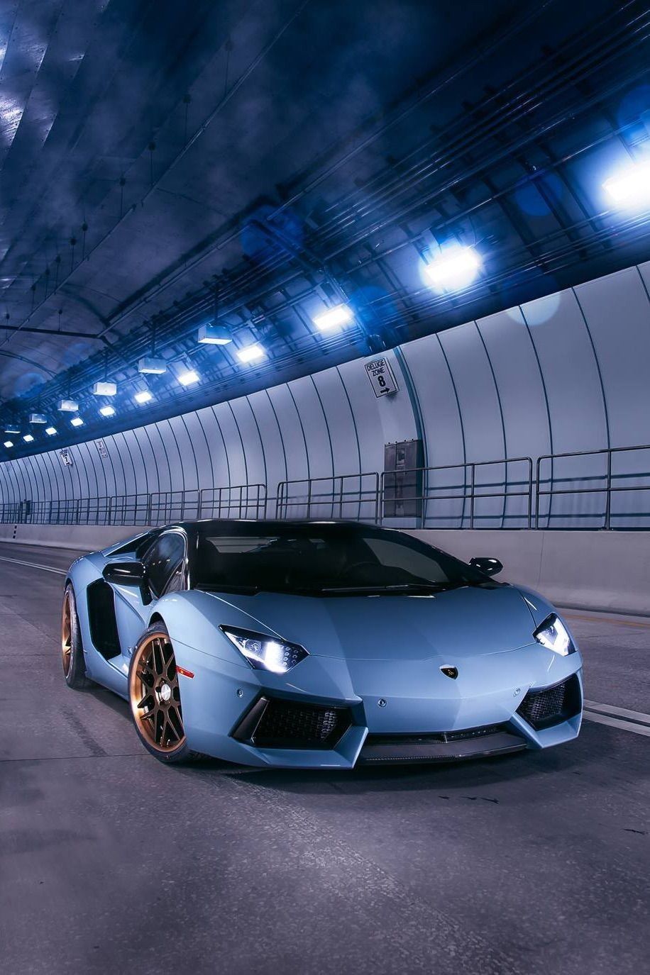 Xe Lamborghini Aventador chính là biểu tượng của sự đam mê và tốc độ. Hãy ngắm nhìn hình ảnh đầy ấn tượng của chiếc siêu xe này để cảm nhận được sự hoành tráng và tuyệt vời của nó. Bạn sẽ không thể rời mắt khỏi nó.