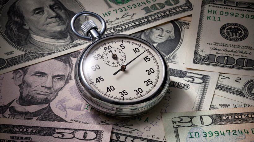 hình ảnh tiền và đồng hồ thời gian