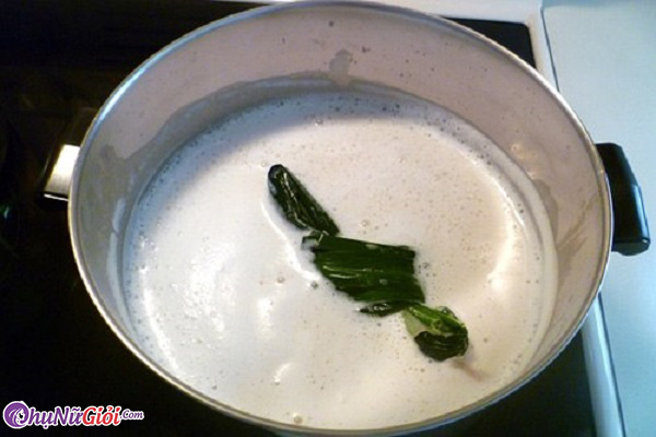 cách làm sữa đậu nành hương lá dứa - nấu sữa