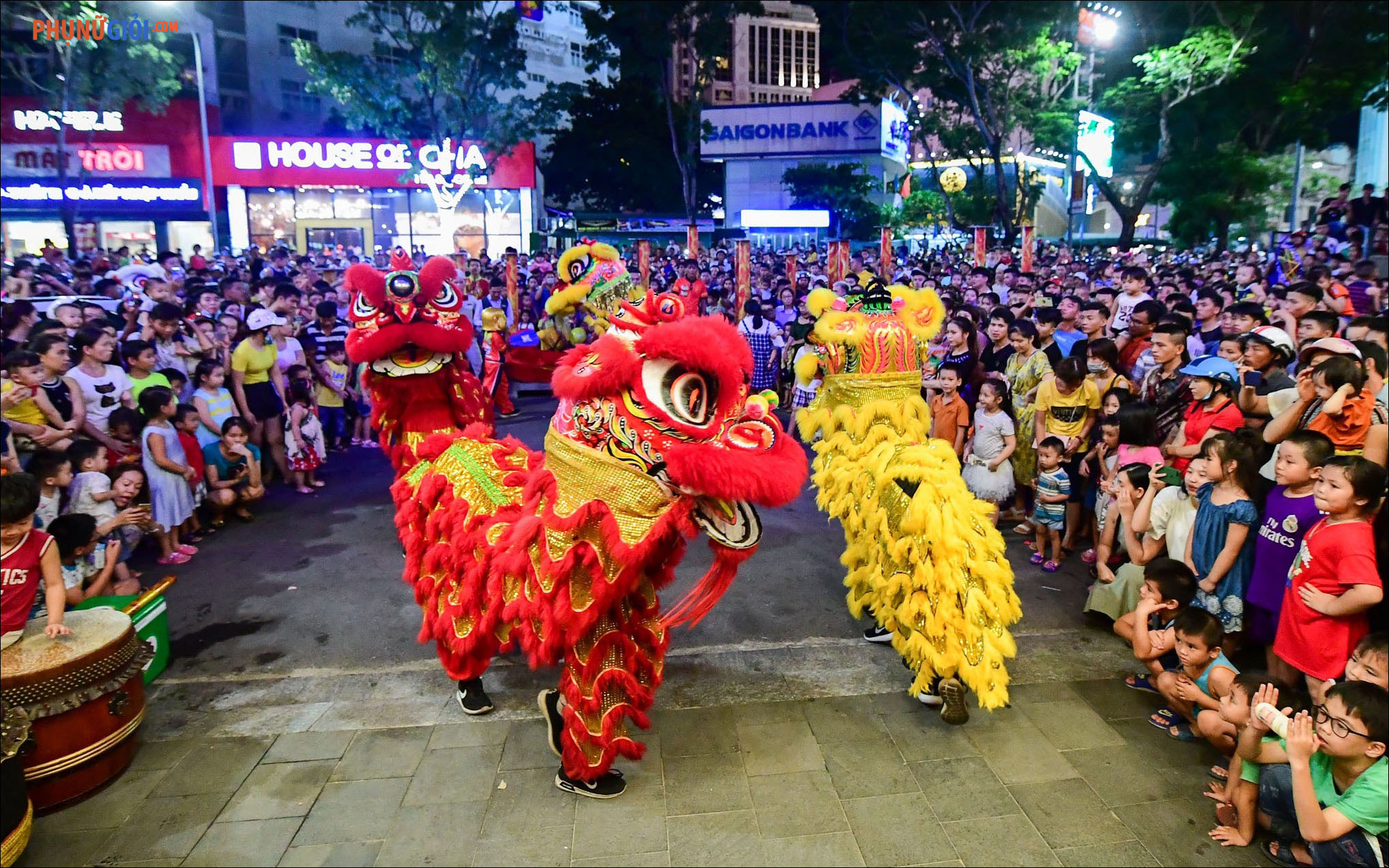Sắp đến Trung thu rồi! Đây là một trong những lễ hội quan trọng nhất trong năm, đặc biệt ở Việt Nam. Xem những bức ảnh về Trung thu sẽ giúp bạn hiểu rõ hơn về tín ngưỡng và truyền thống trong lễ hội này. Hãy cùng xem và trải nghiệm không khí đặc biệt của Trung thu bạn nhé!
