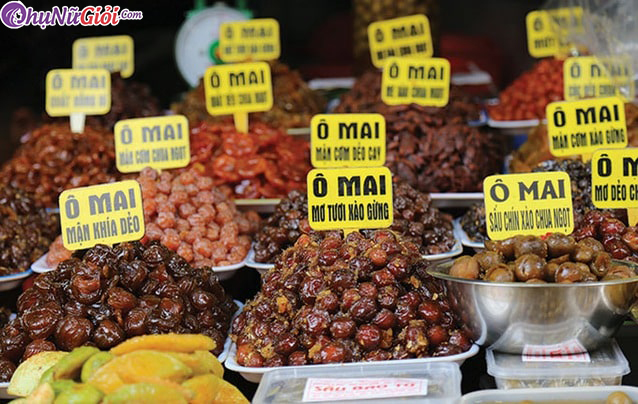 Cửa hàng bán các loại ô mai xí muội ở Hà Nội
