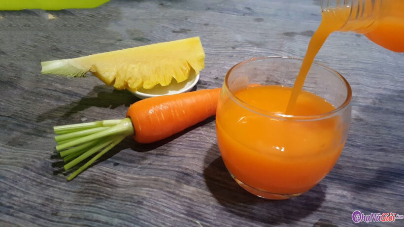 Hoàn thành cách làm nước ép dứa cà rốt