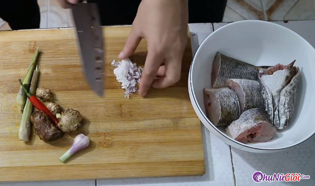 cách làm hoa chuối nấu cá lóc