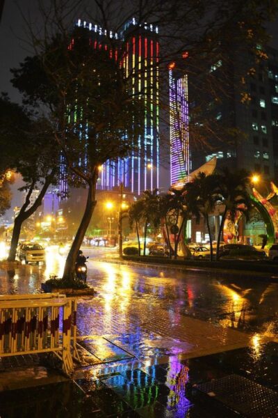 Hình ảnh Sài Gòn về đêm mưa đẹp