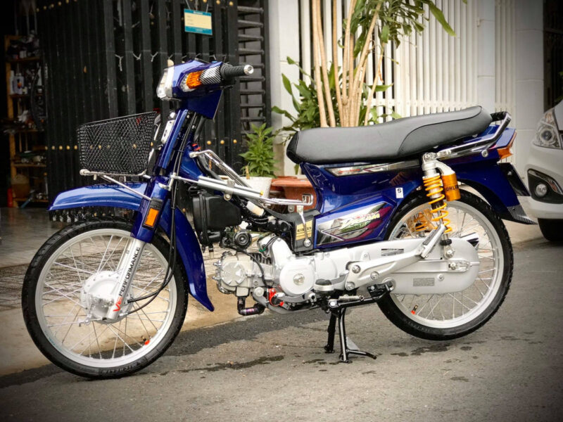 Honda Dream II độ hơn 200 triệu đồng ở Việt Nam