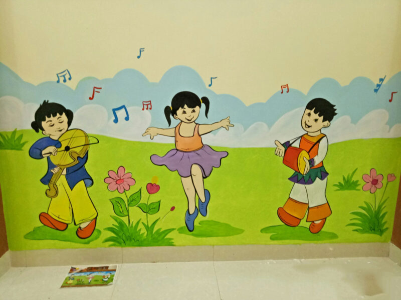 Tranh tường mầm non đẹp, hình các bé đang đàn hát