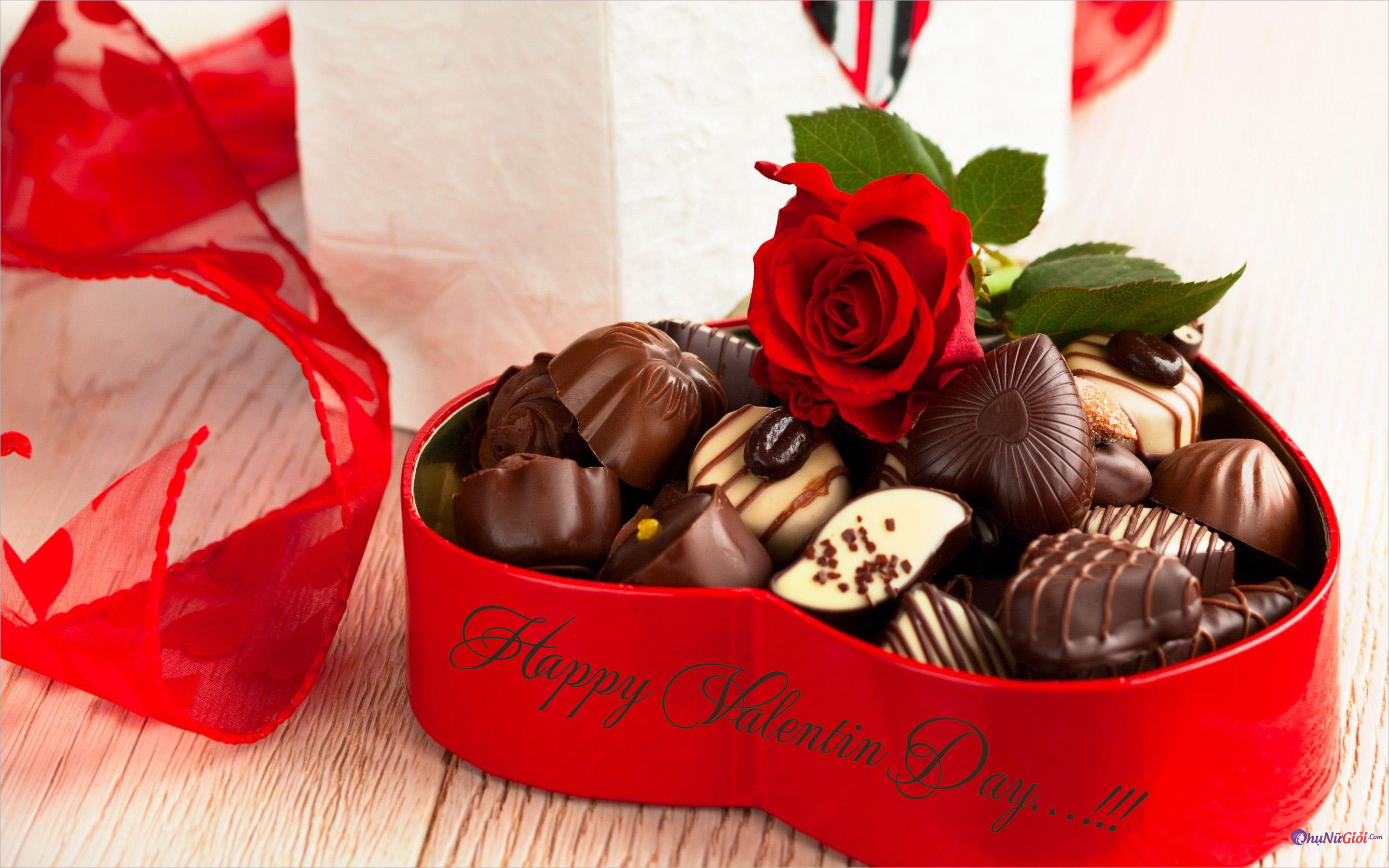 Sô-cô-la Valentine là món quà không thể thiếu trong ngày lễ tình nhân. Hãy đến với hình ảnh Sô-cô-la Valentine để ngắm nhìn những chiếc bánh socola tràn đầy lớp vỏ bóng loáng và đầy mùi hương ngọt ngào.