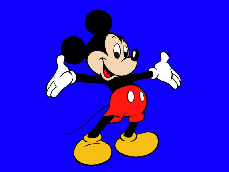 Hình chuột Mickey dễ thương nền xanh