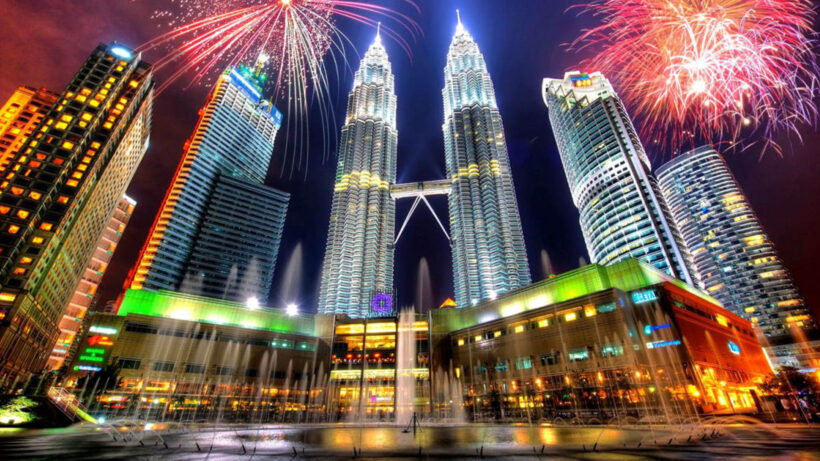 hình tháp đôi Malaysia khi có pháo bông