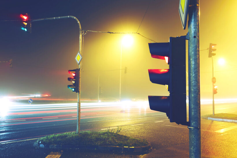 Hình ảnh an toàn giao thông - tuân thủ đèn tín hiệu