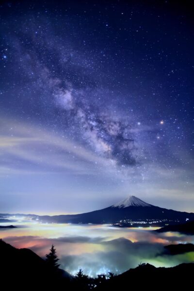 Hình ảnh núi Phú Sĩ nhìn từ xa vào buổi đêm