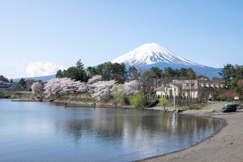 Hình ảnh núi Phú Sĩ và hồ nước tĩnh lặng
