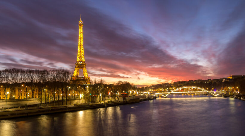 Hình ảnh tháp Eiffel trong ánh đèn rực rỡ