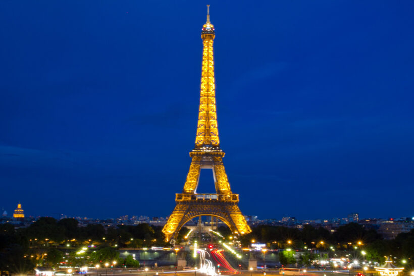 Ngắm hình ảnh tháp Eiffel buổi đêm