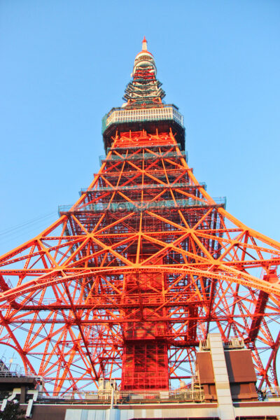 Ảnh tháp Tokyo nhìn từ dưới chân lên