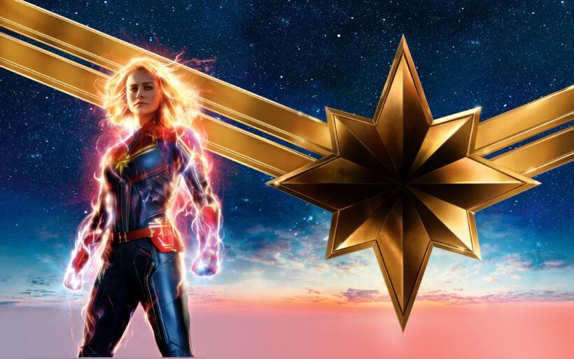 Hình ảnh Captain Marvel đứng giữa ngân hà