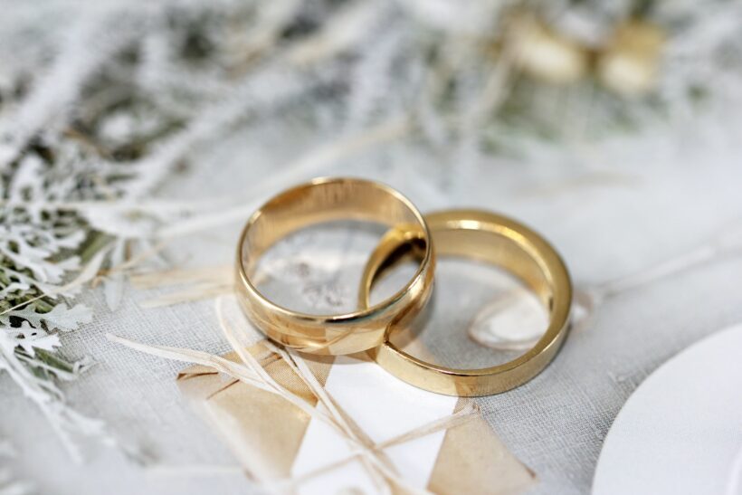 Hình ảnh nhẫn cưới vàng