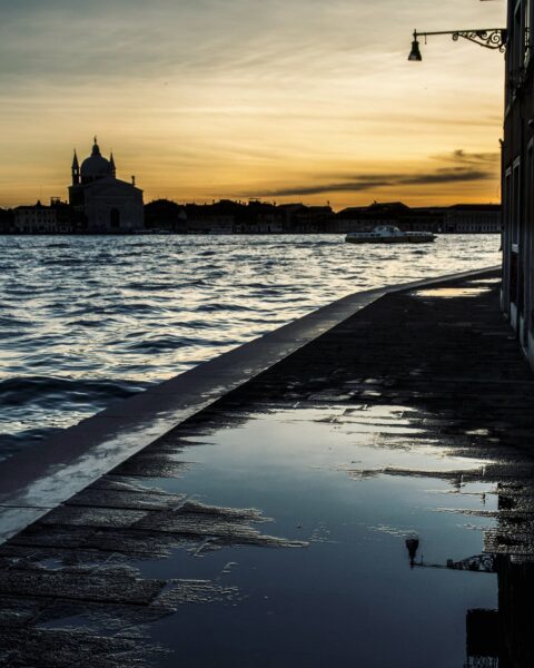 Hình ảnh thành phố Venice chìm trong biển nước