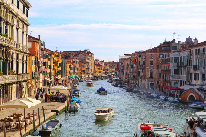 Hình ảnh thành phố Venice nhộn nhịp ngày thường