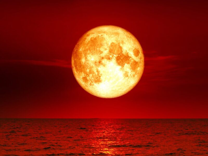 hình ảnh trăng máu đẹp trên mặt biển