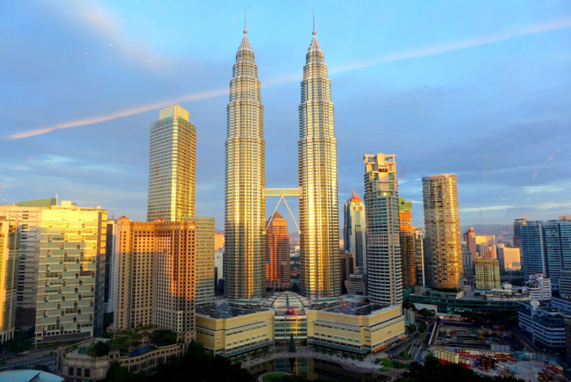 Ảnh tháp đôi Malaysia đẹp dưới ánh nắng rực rỡ