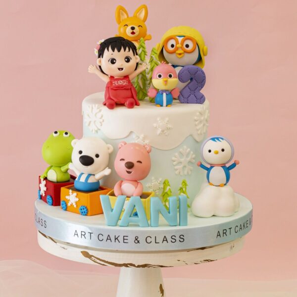 Bánh sinh nhật dễ thương có hình bé gái và những nhân vật hoạt hình