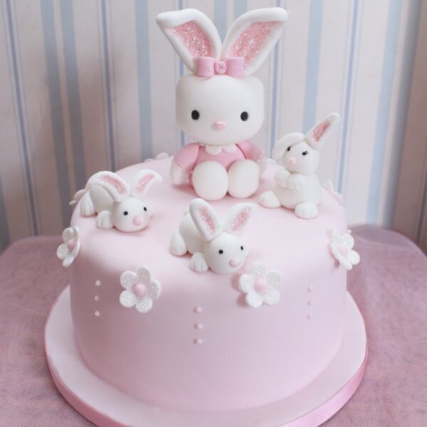 Bánh sinh nhật dễ thương hình gia đình thỏ nhỏ