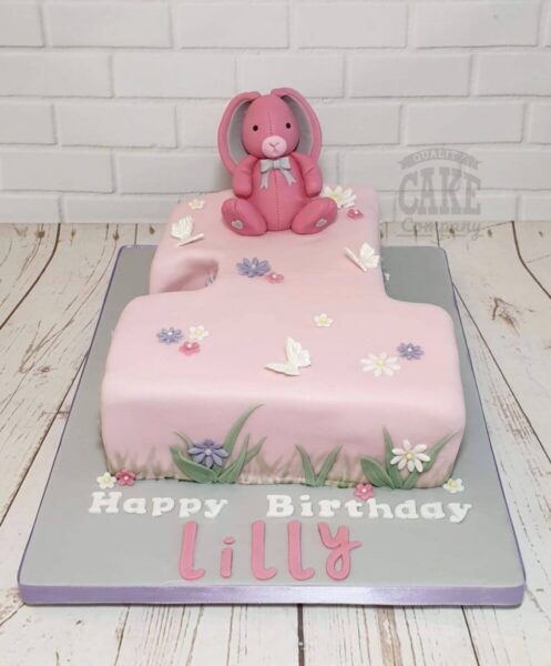 Bánh sinh nhật dễ thương hình thỏ bông màu hồng