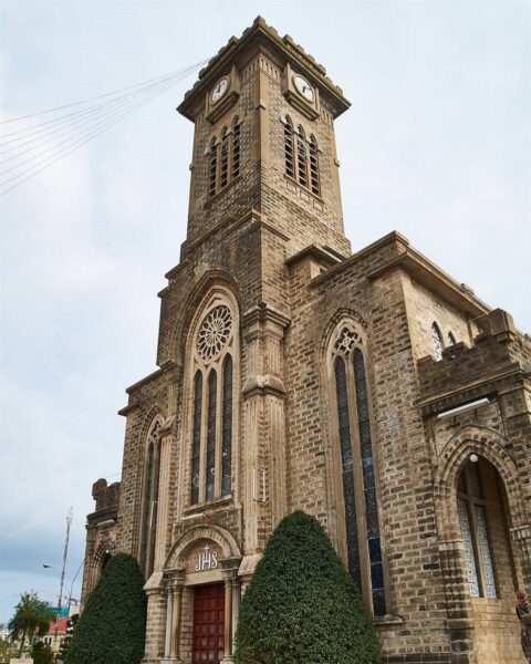 ảnh nhà thờ đá Nha Trang đẹp biểu tượng cho phong cách Gothic