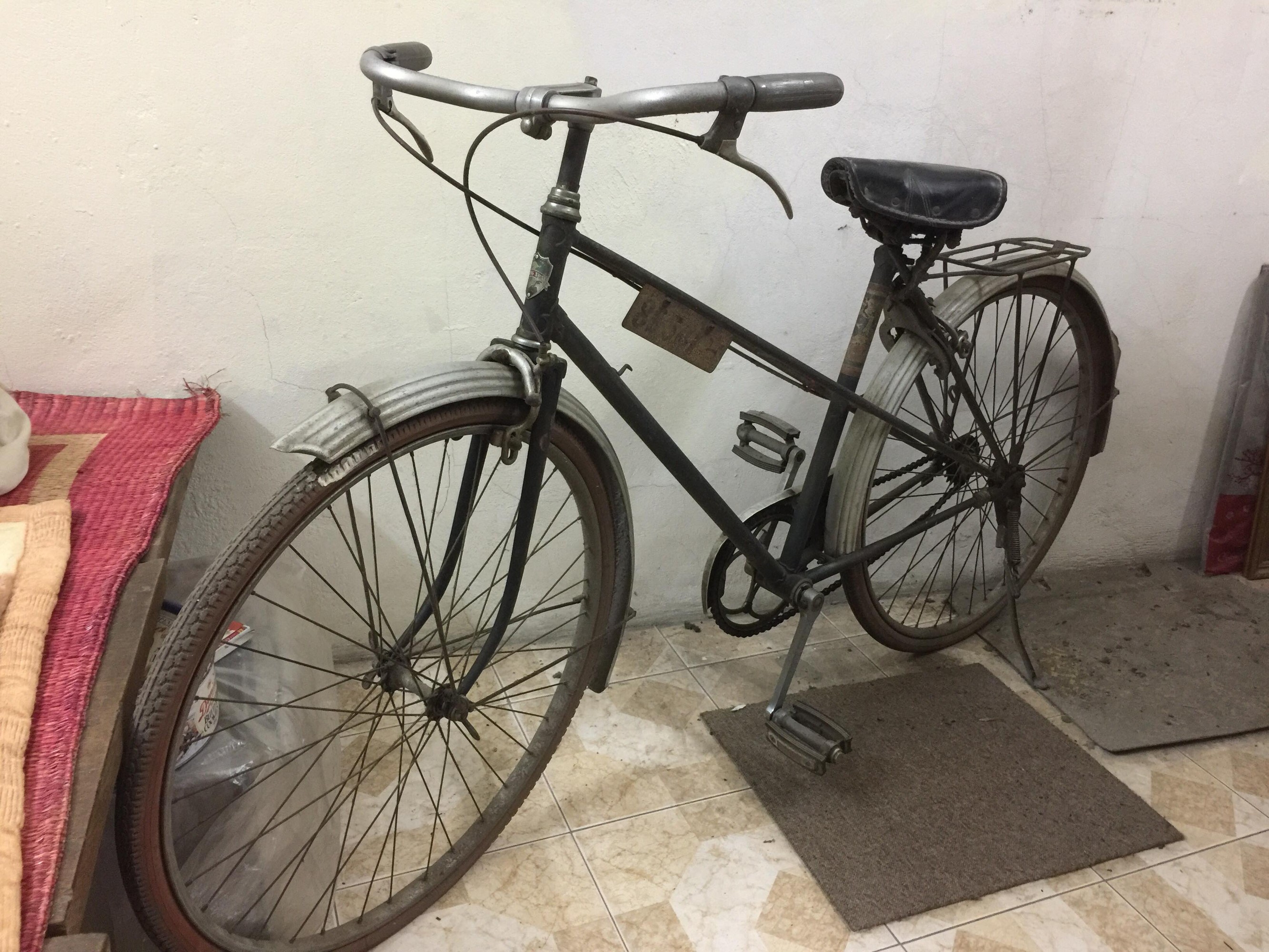 Những chiếc xe đạp cũ ngày xưa mang đến cho chúng ta những kỷ niệm đẹp về tuổi thơ. Hãy khám phá lại những ký ức ấy và cảm nhận sự đời thường, mộc mạc qua ảnh liên quan đến xe đạp cũ ngày xưa.