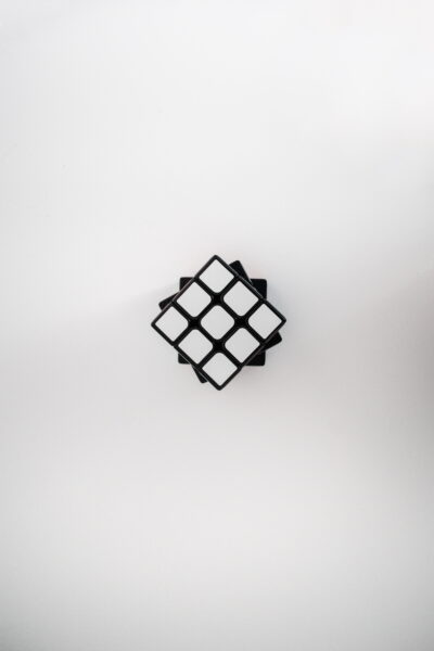Ảnh Rubik trắng đen đẹp