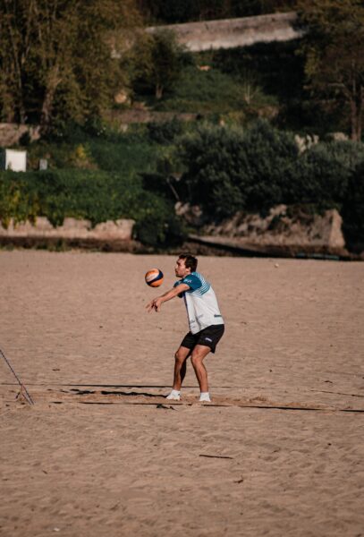 Ảnh bóng chuyền đánh trên bãi cát