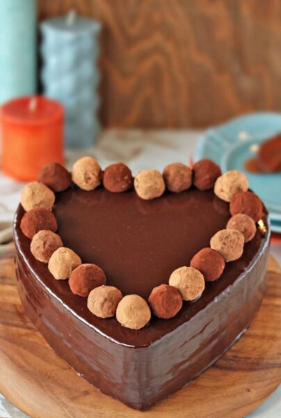 Bánh sinh nhật hình trái tim socola truffle