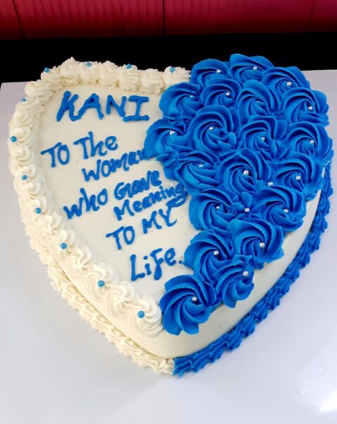 Bánh sinh nhật hình trái tim tông xanh dương