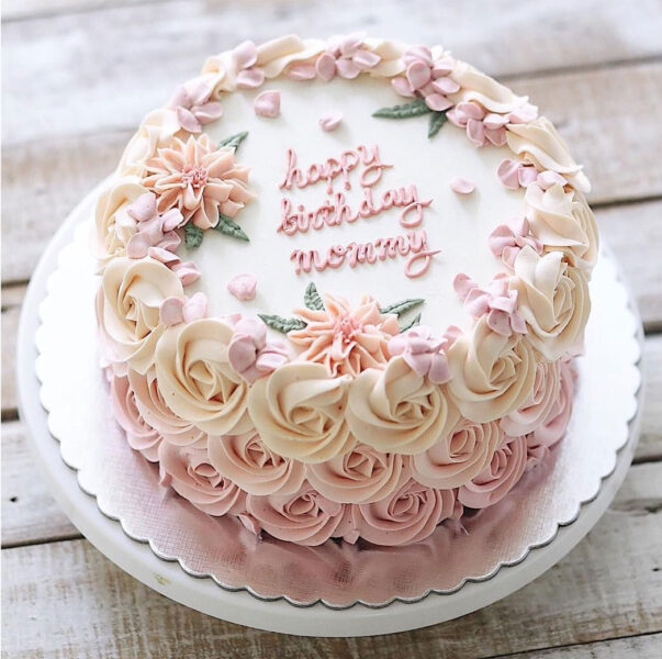 Bánh sinh nhật mẹ trang trí hoa hồng