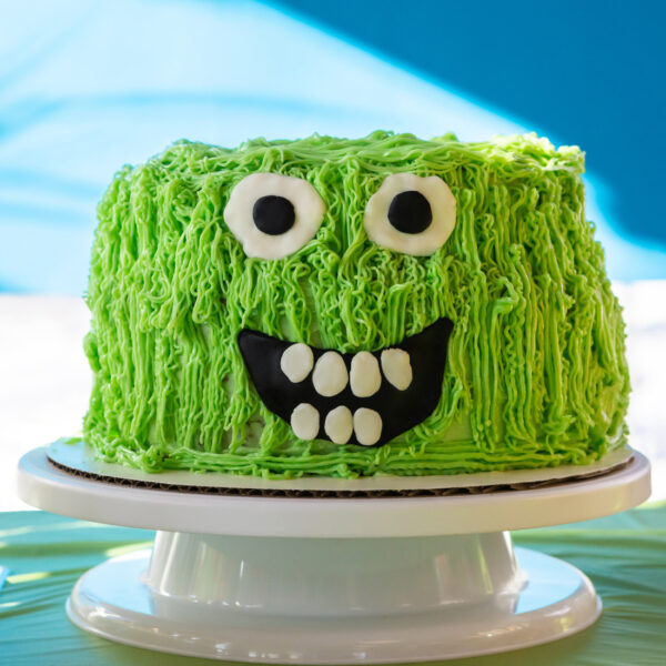 Bánh sinh nhật troll bựa, độc lạ, lầy lội hình quái vật