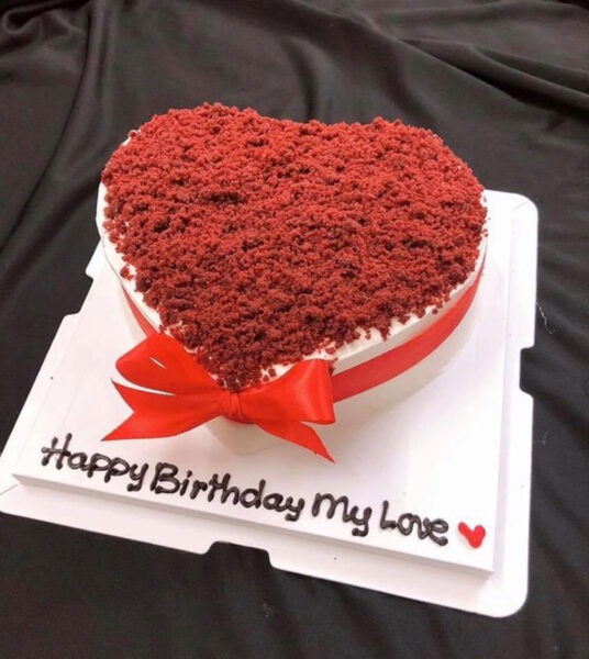 Mẫu bánh sinh nhật chồng hình trái tim đỏ