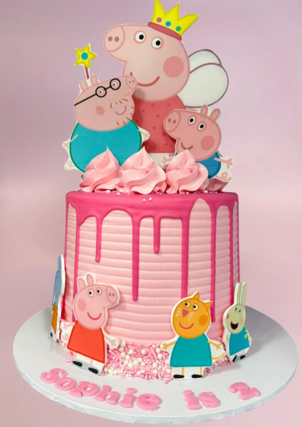 Mẫu bánh sinh nhật con lợn cho người tuổi Hợi có lớp chảy hồng đậm