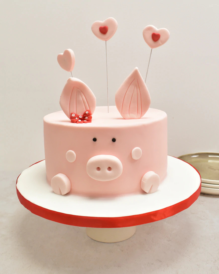 Bánh sinh nhật vẽ hình chú lợn cho các bé tuổi heo