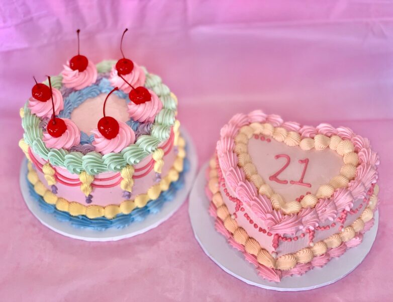 Mẫu bánh sinh nhật hình trái tim cốt cầu vồng