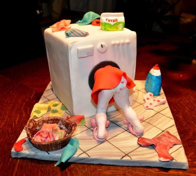 Mẫu bánh sinh nhật troll bựa, độc lạ, lầy lội giặt đồ