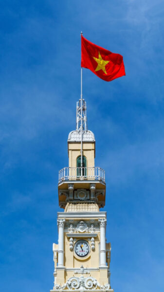 hình nền Quốc kỳ Việt Nam đẹp cho điện thoại trên nóc toà nhà